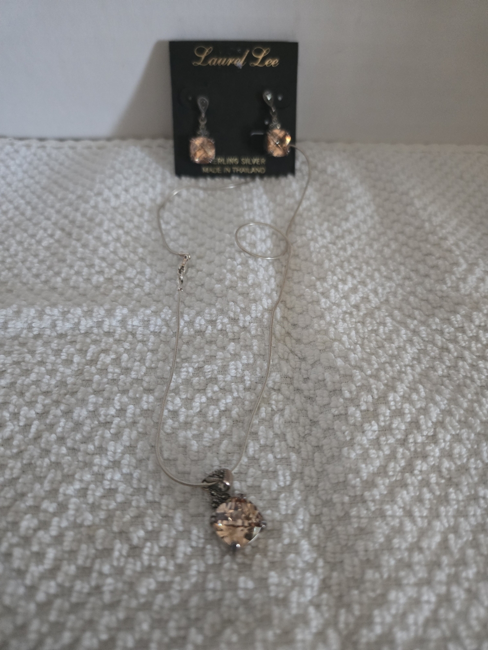 Costume Jewelery Laurel Lee Pendant Necklace and Earrings Set